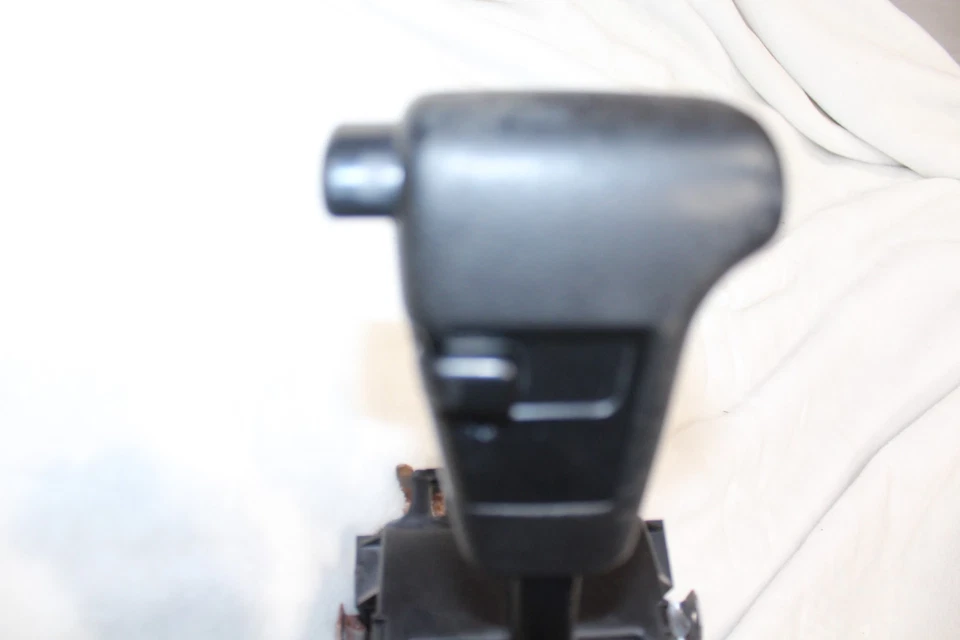 86-97 Nissan HARDBODY D21 Automatic GEAR Shifter Assembly AUTO Floor w/ OD Clean - Image 2 of 4