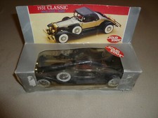 VINTAGE RADIO 1931 CLASSIC SOLID STATE ROLLS ROYCE CAR BATTERY OPERATED