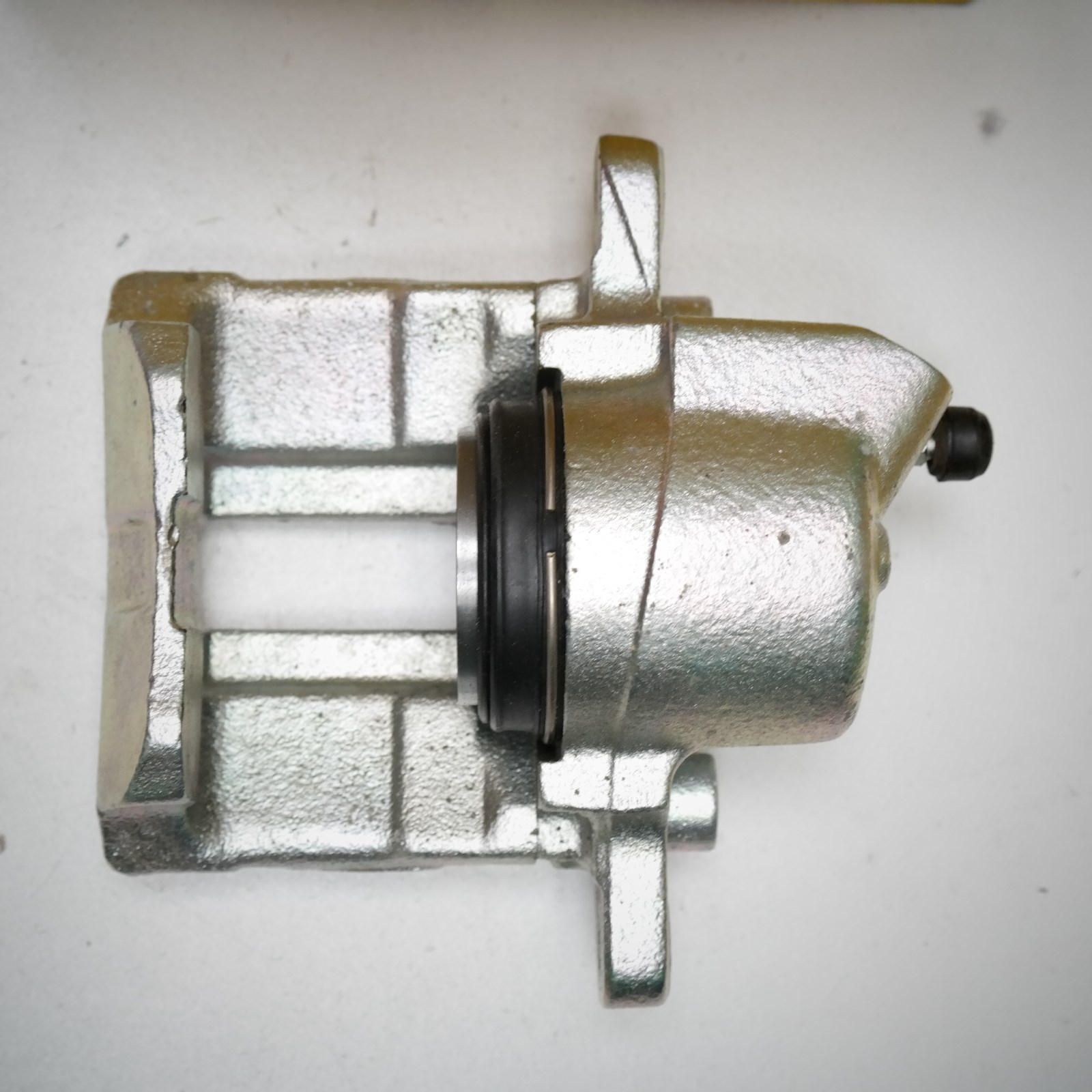 Étrier frein Bosch 0986473671 compatible Dacia Logan Renault Megane Clio 11 21