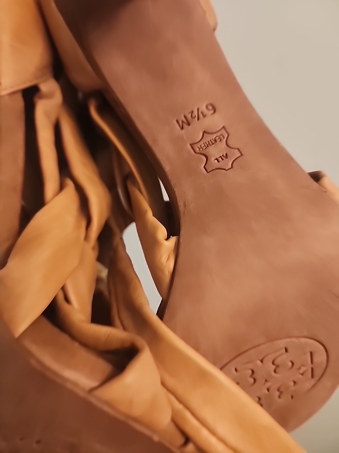 New Tory Burch Wrap Up Lounge-Baby Tan Leather  Stiletto Heels  Women's Sz 6.5 M thumbnail 9