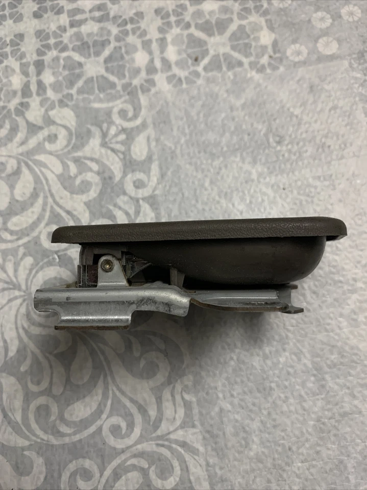 1999 MITSUBISHI MONTERO DRIVER SIDE DOOR HANDLE AND BEZEL COVER Foto 4 de 4