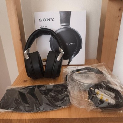 Sony MDR-Z7 Over-Ear High Resolution Audiophile Headphones New ear pads replaced