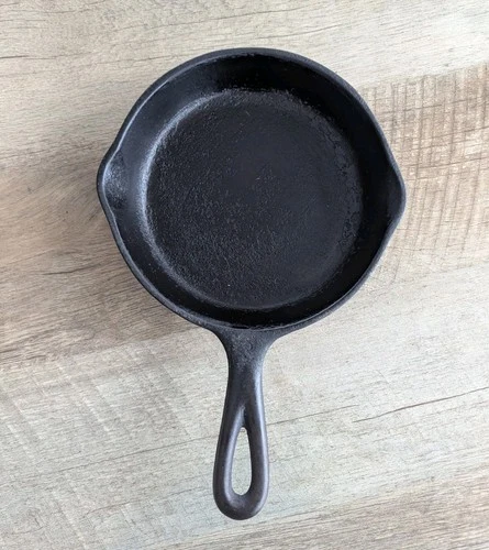 Vintage Wagner Ware Sidney -0- 1058 #8 Cast Iron Skillet Frying Pan Double Spout