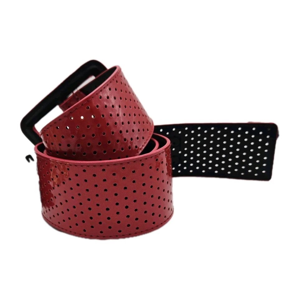 Cinturón Steve Madden Hecho por el Hombre con Diseño Perforado Lápiz Labial ROJO Hebilla Grande Ancho Foto 4 de 4