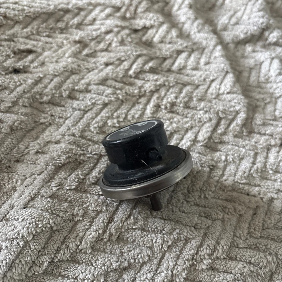 Modulador de vácuo SMP para 1992-2001 Lexus ES300 recirculação de gases de escape (EGR) - Imagem 4 de 4