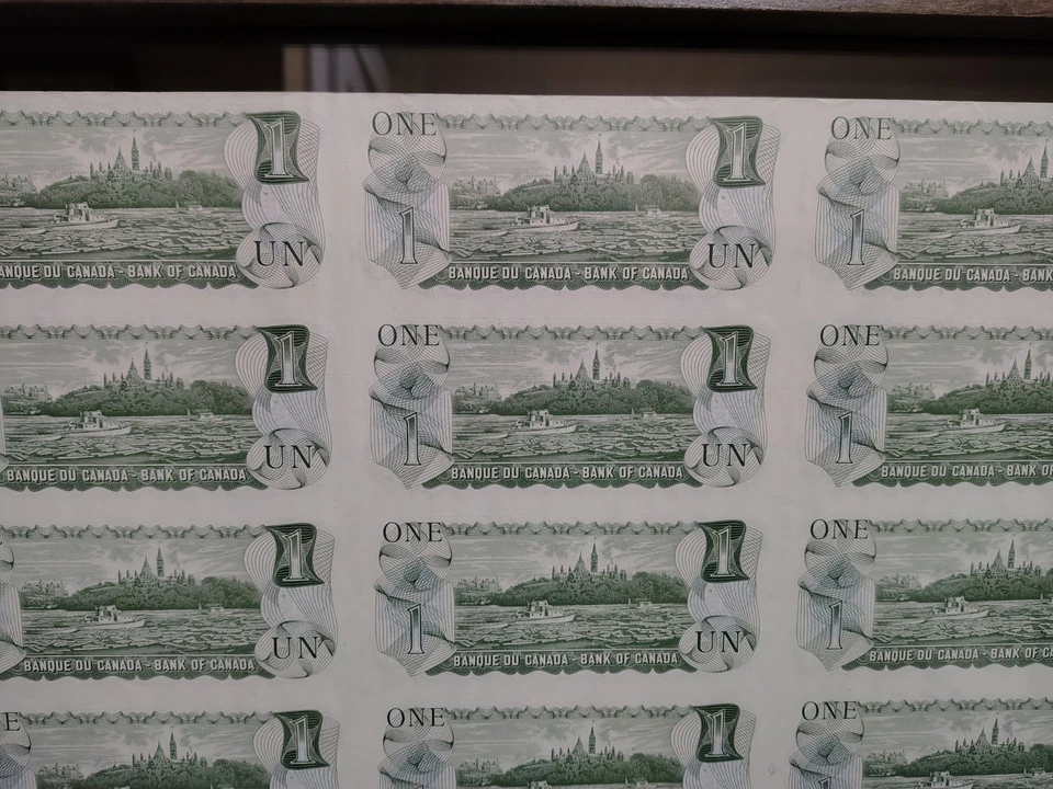 Hoja sin cortar de 40 billetes de dólar canadienses 1973.  MARCO A PRUEBA DE DECOLORACIÓN DE DOBLE CARA. Foto 4 de 4