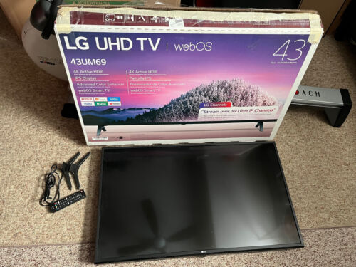LG 43" 4K UHD Smart TV - 43UM69 - Works Great