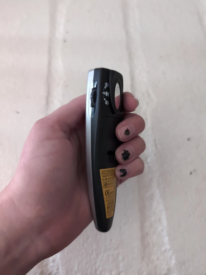 Keyspan TSAM-001 Universal Wireless Remote Control Mouse Laser Pointer Silver - Image 2 of 4