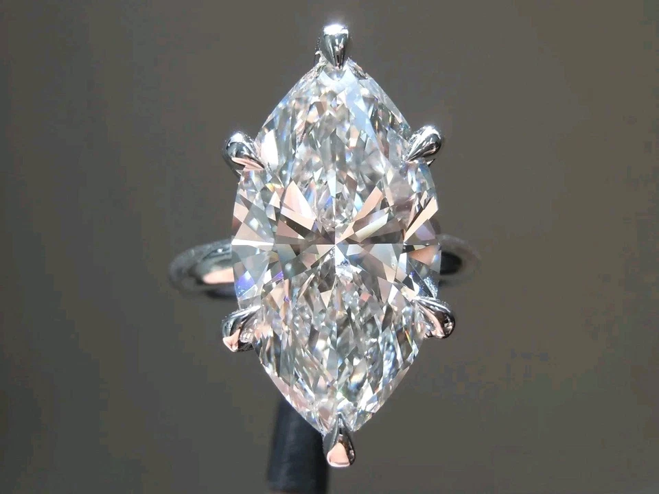 Seltener 19 kt zertifizierter behandelter cremeweißer Diamant Solitär Ring in 925 Silber