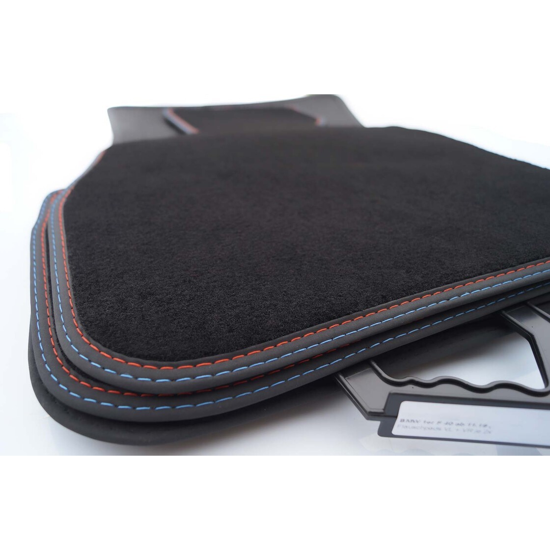 Tapis sol Bmw F40 usé ? Remplacez par le velours sur mesure anti glissement 750g/m²
