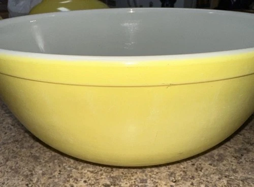 Vintage Pyrex Primary YELLOW 4 Qt. Mixing / Nesting Bowl #404 Faded Paint