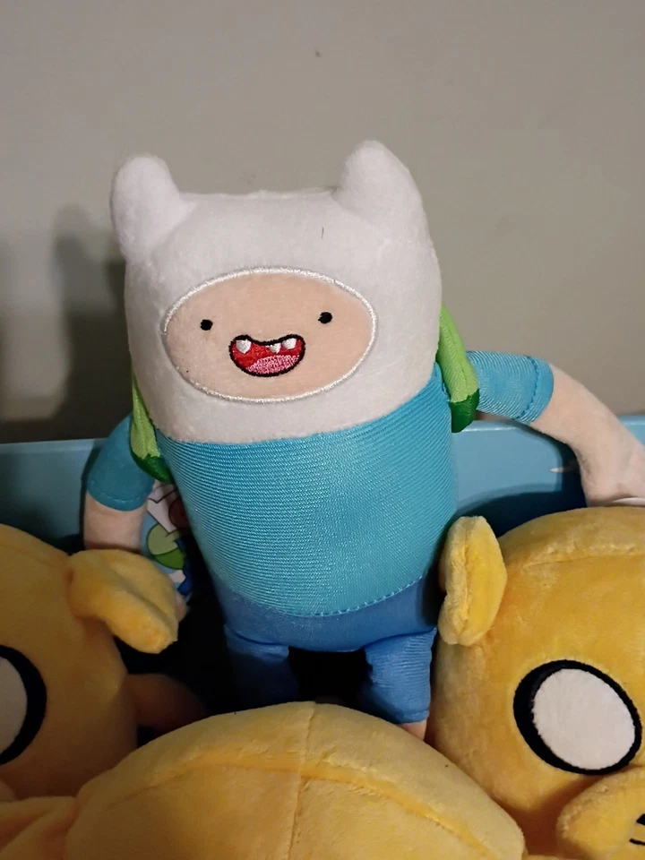 Juego Completo de Peluche Jazwares Hora de Aventuras - 4 Juguetes (Finn y 3 Jake) con Expositor Foto 2 de 4