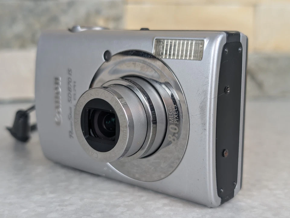 Canon PowerShot Digital ELPH SD870 IS 8.0MP Digital Camera black dot on screen 1 - Image 3 of 4