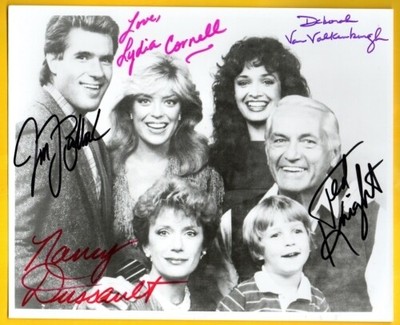 Cast Of Too Close For Comfort 5 Signatures Autographed Photo