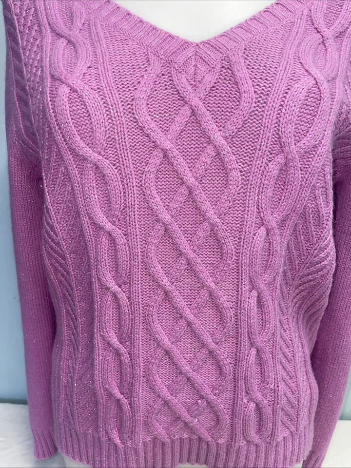 Suéter feminino St John’s Bay pulôver grande gola V malha cabo orquídea roxo - Imagem 3 de 4