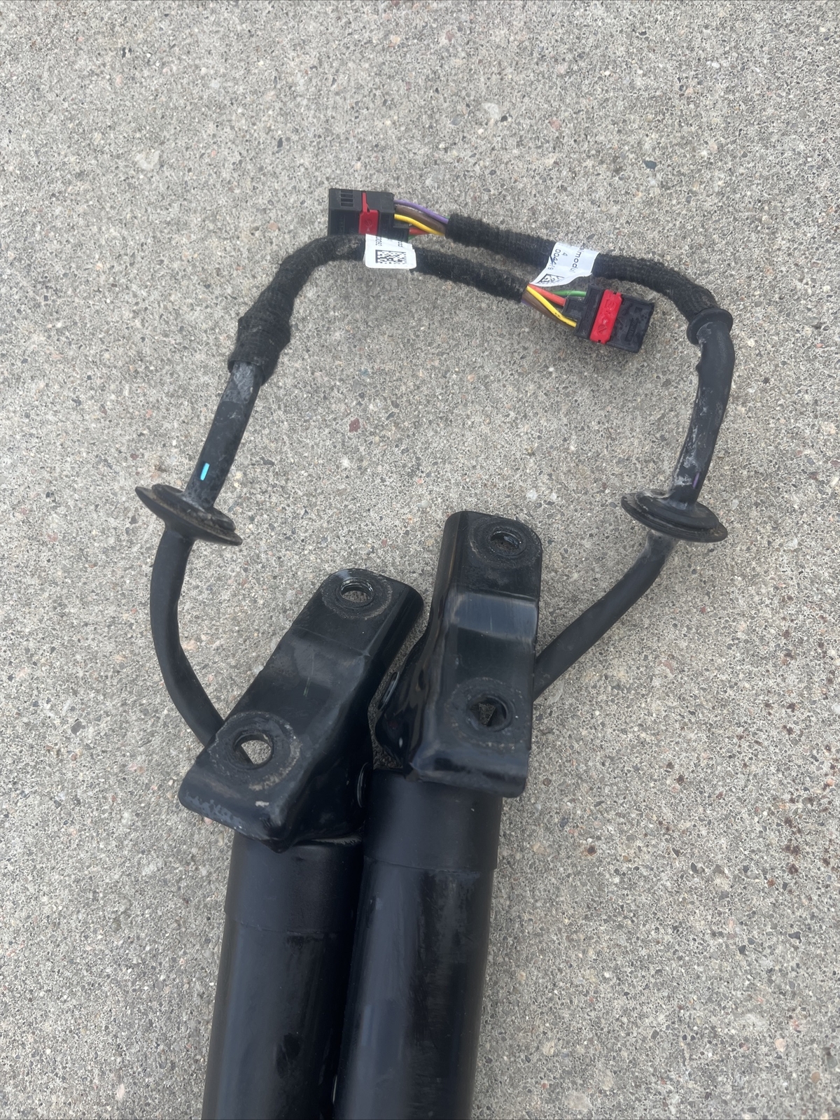 20132015 Kia Sorento Power Lift Gate Struts set of 2 Lifter 81770