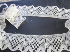 Ancienne dentelle aux fuseaux (au carreau)