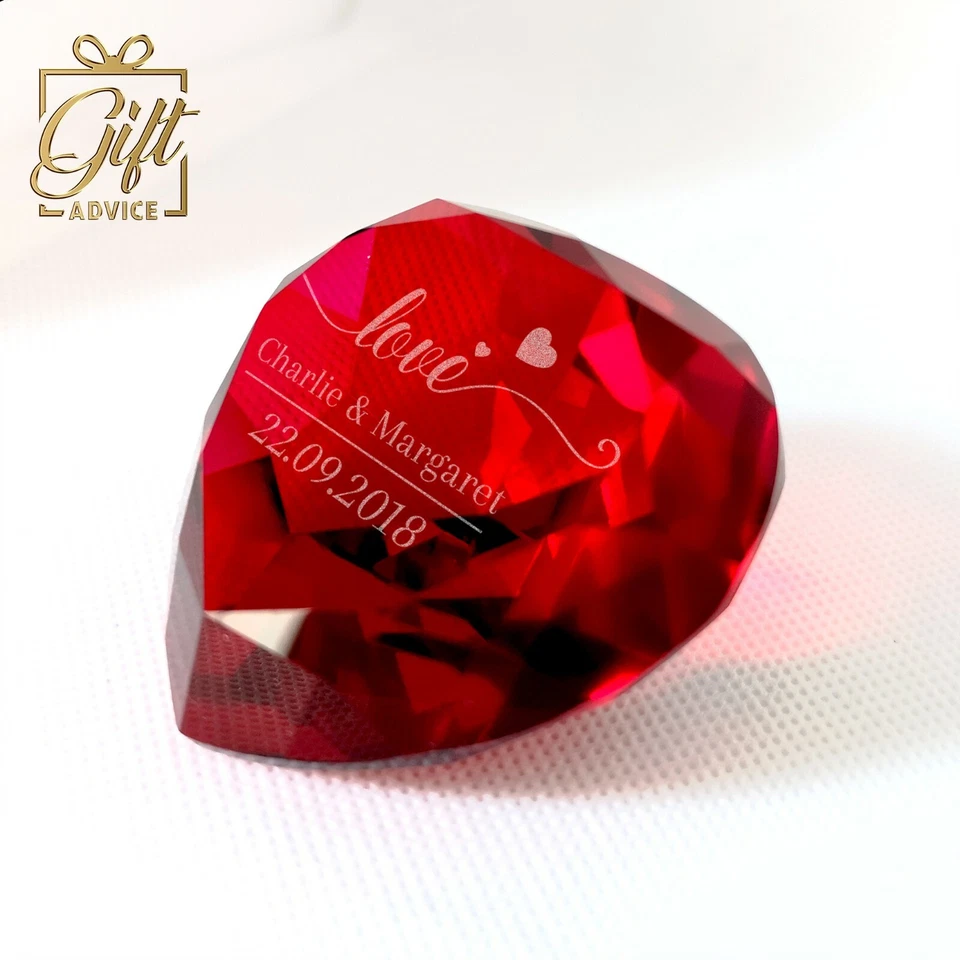 Pisapapeles grabado personalizado en forma de corazón cristal rojo rubí Foto 4 de 4