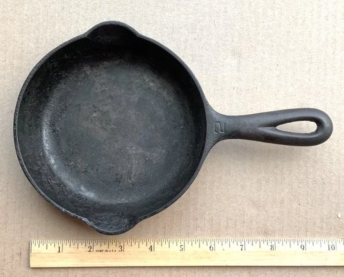 GRISWOLD Number 2 Cast Iron Skillet Pan #2 Unrestored