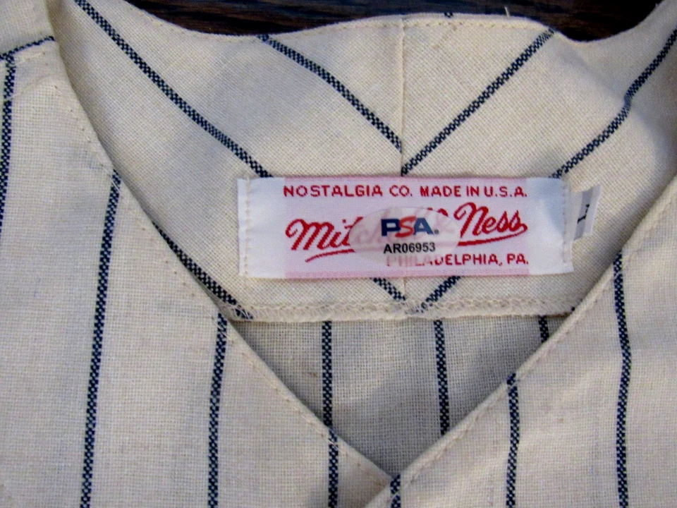 NOLAN RYAN TEXAS RANGERS HOF SIGNED AUTO RARE MITCHELL & NESS JERSEY PSA/DNA - Image 4 of 4