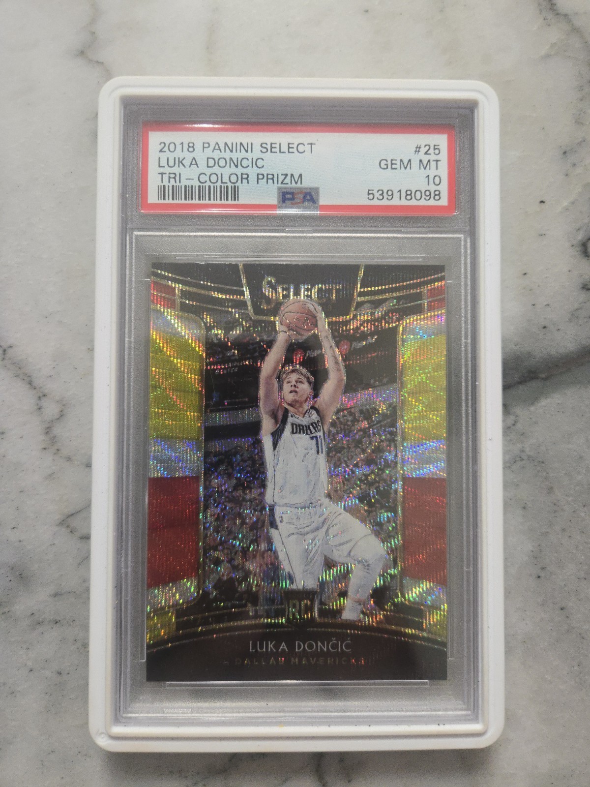 2018-19 Panini Select - Concourse Luka Dončić #25 Tri-Color Prizm (RC) PSA 10
