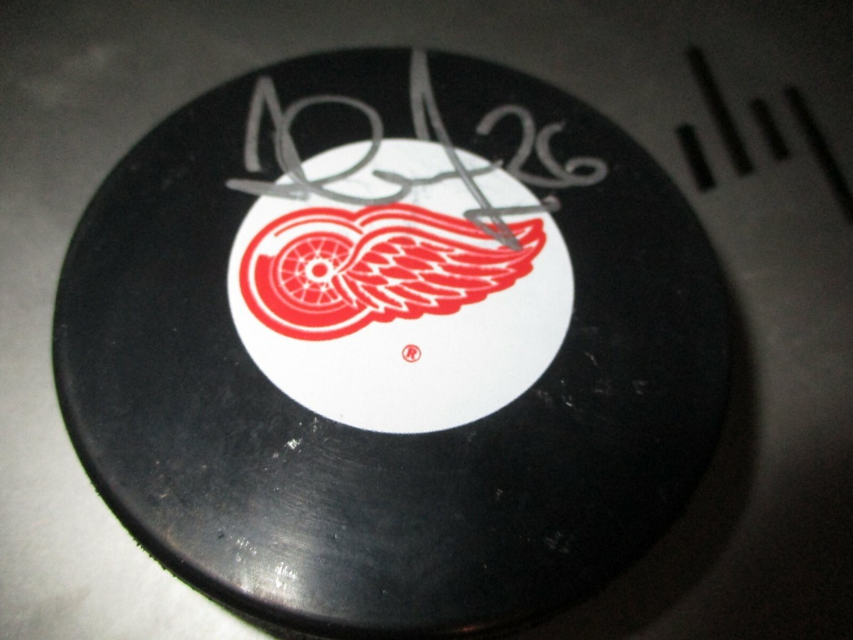 Signed DETROIT RED WINGS #26 Jiri Hudler Logo Hockey Puck | eBay