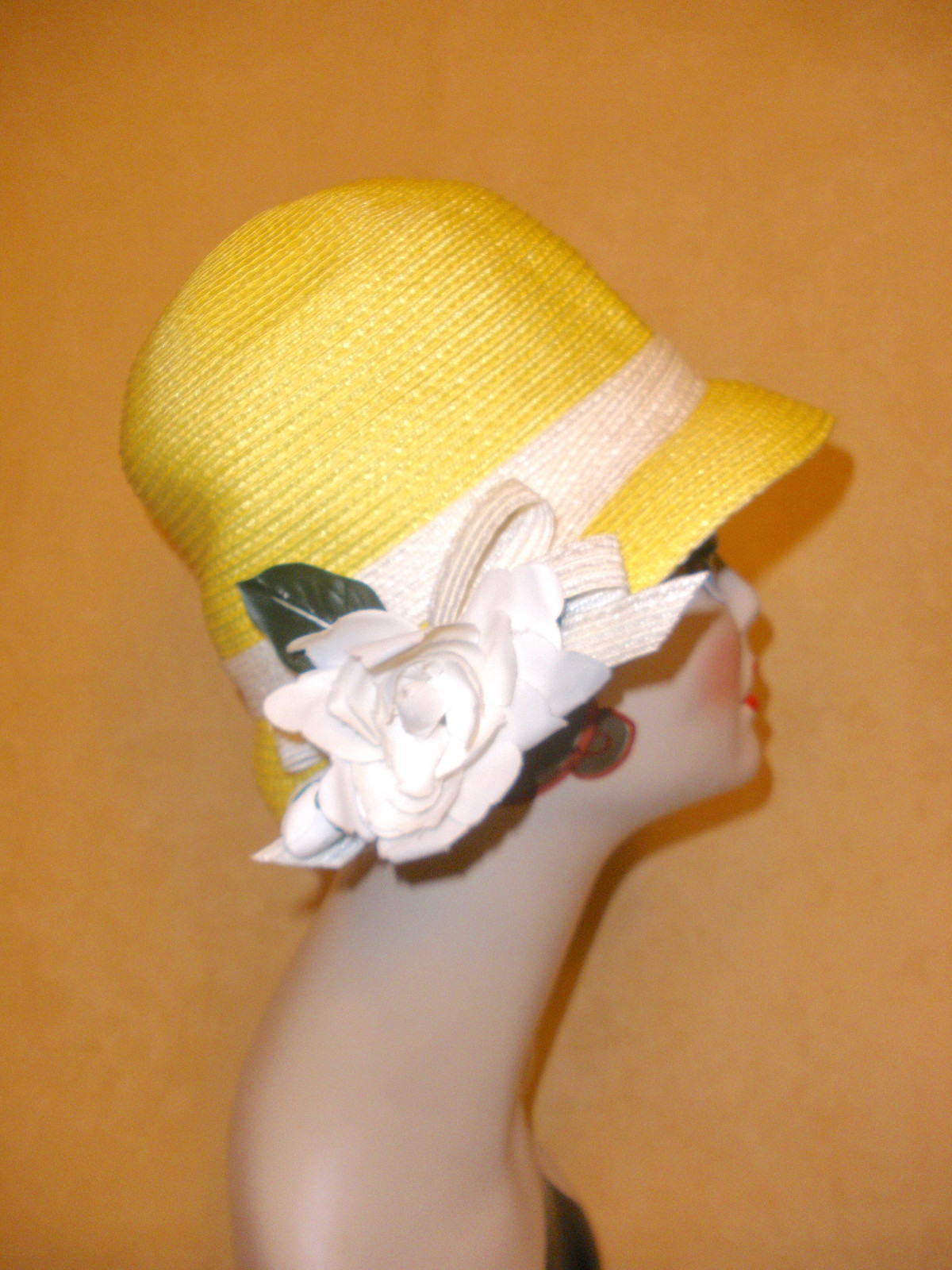 Yves Saint Laurent YSL Cappello di paglia giallo brillante con finiture e fiori bianchi