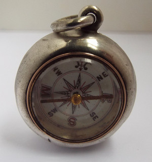 LOVELY ANTIQUE SOLID STERLING SILVER ALBERT CHAIN COMPASS FOB IN WORKING ORDER