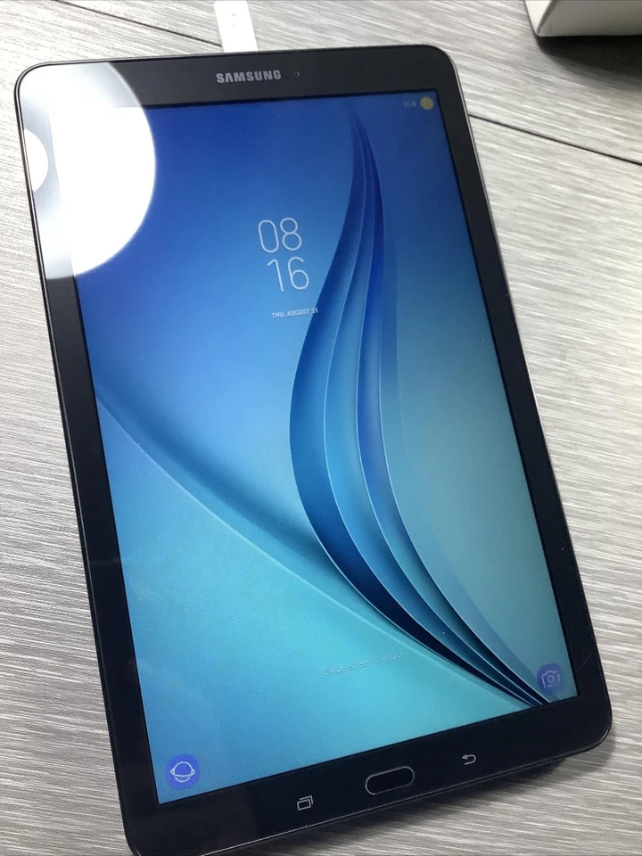 Samsung Galaxy Tab E SM-T560NU 16GB, Wi-Fi, 9.6 inch Tablet - Black *READ* - Image 2 of 4