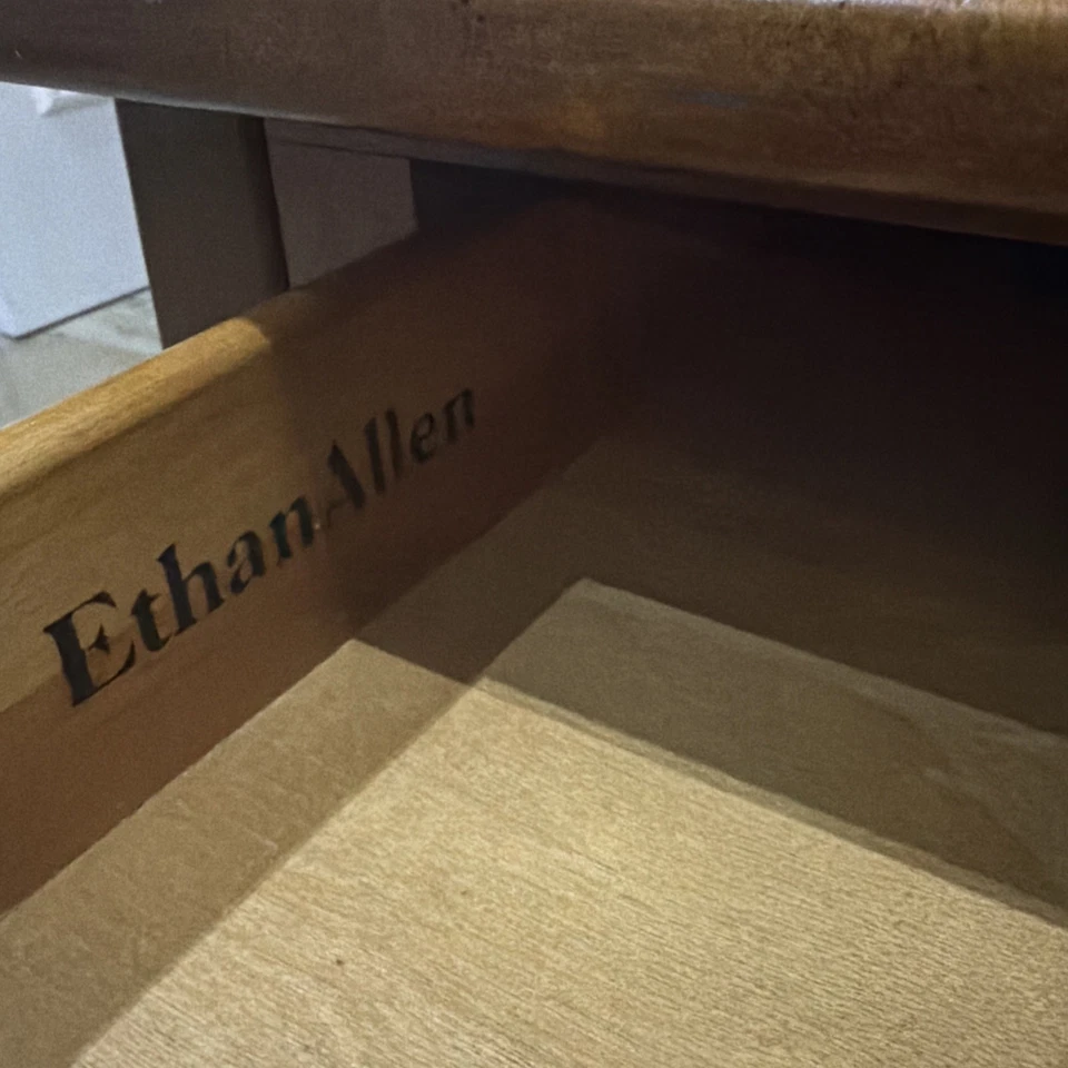 Mesa auxiliar rectangular vintage de pino natural Ethan Allen Foto 3 de 4