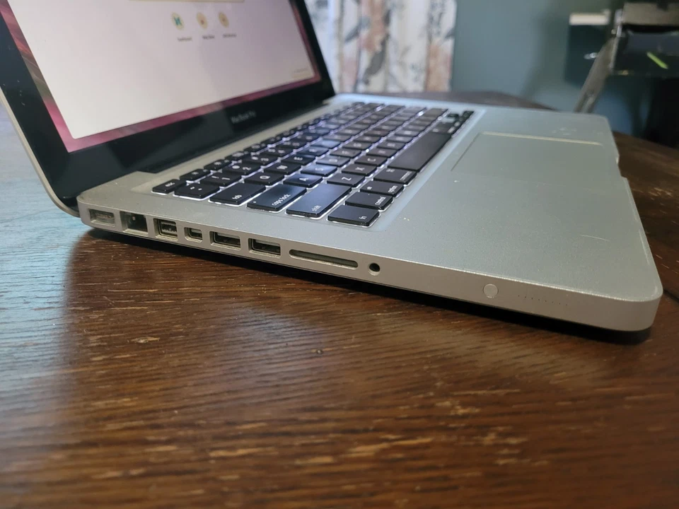 MacBook Pro Laptop 2009 With Charger  - Image 2 of 4