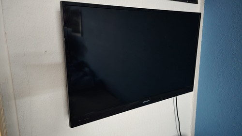 Grundig 32 VLE 555 BG LCD TV Ohne Standfuß, Mit Wandhalterung