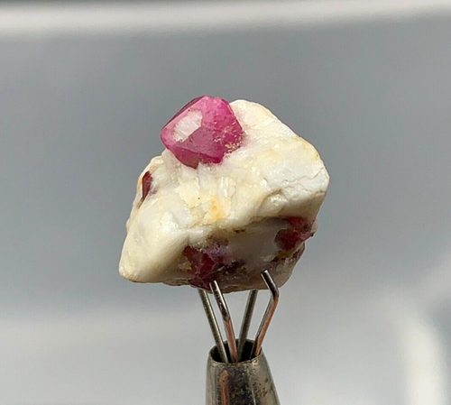 9.20ct | Terminated Cute Ruby Crystal With Matrix Specimen | Afghanistan. - Picture 10 of 16