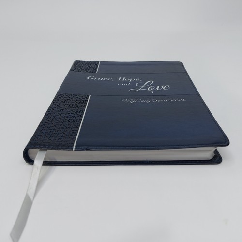 Like New My Daily Devotional - Navy Leather - Grace, Hope and Love - Never Used - Foto 2 di 13