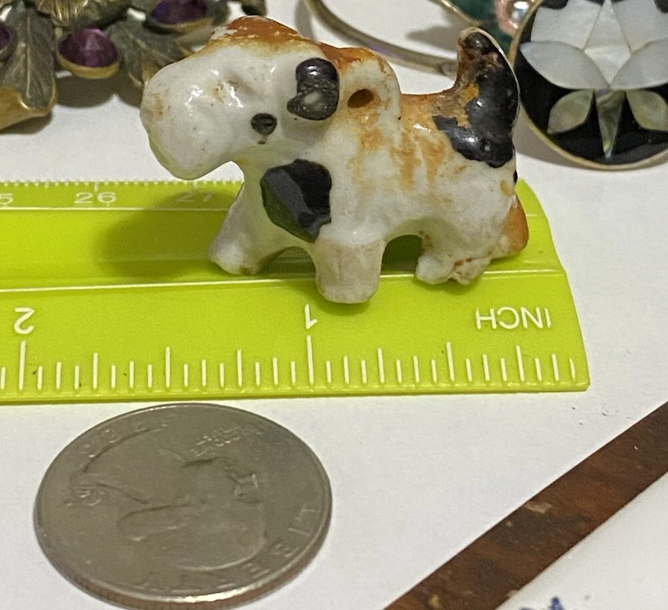 "Pequeño perro colgante adorno cerámica manchado pequeño perro amante regalo vintage 1,5"" leer" Foto 4 de 4