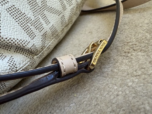 Michael Kors Mini Logo Signature Vanilla Crossbody Bag In Great Condition - Picture 6 of 18