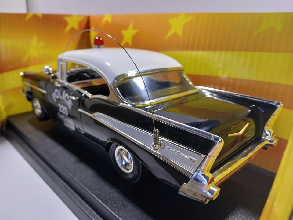 American Muscle 1957 CHEVY BELAIR Chicago Police Department 1:18 Diecast - Image 3 of 4