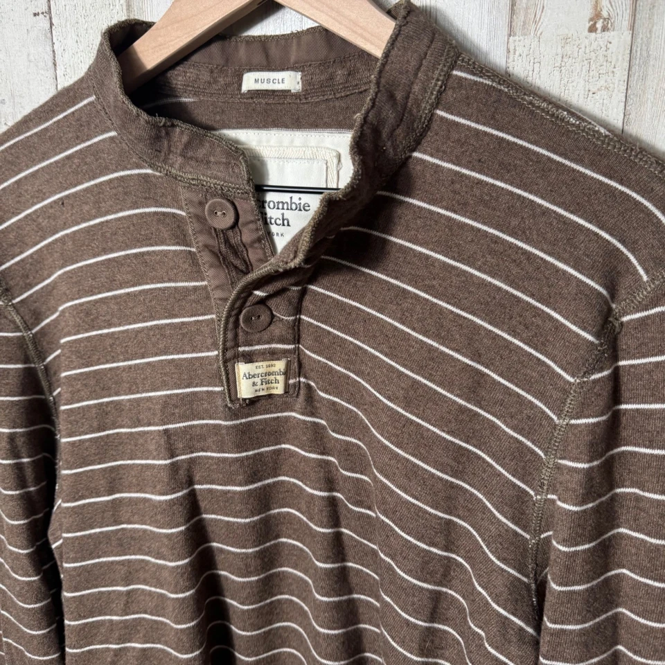 De Colección Y2K Abercrombie & Fitch Marrón Rayas Henley Manga Larga Para Hombre Mediano Foto 2 de 4