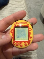 Bandai Tamagotchi connection V1 Yellow And Red Arrows Great Clean Condition