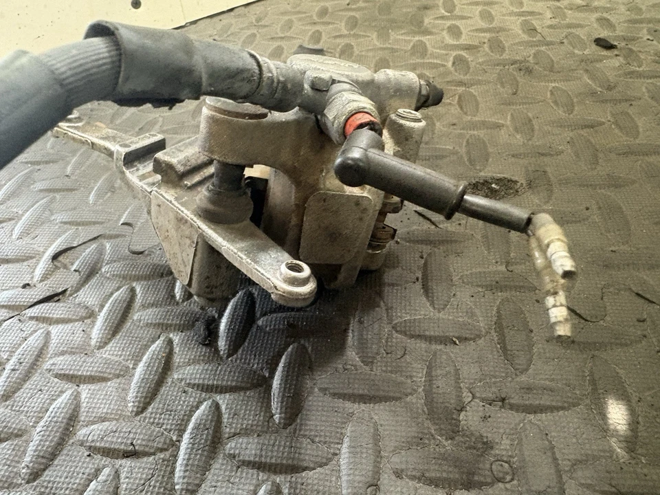 2011 09-16 KAWASAKI KX250F KX450F OEM REAR BRAKE CALIPER & BRACKET 43080-0230 - Image 3 of 4