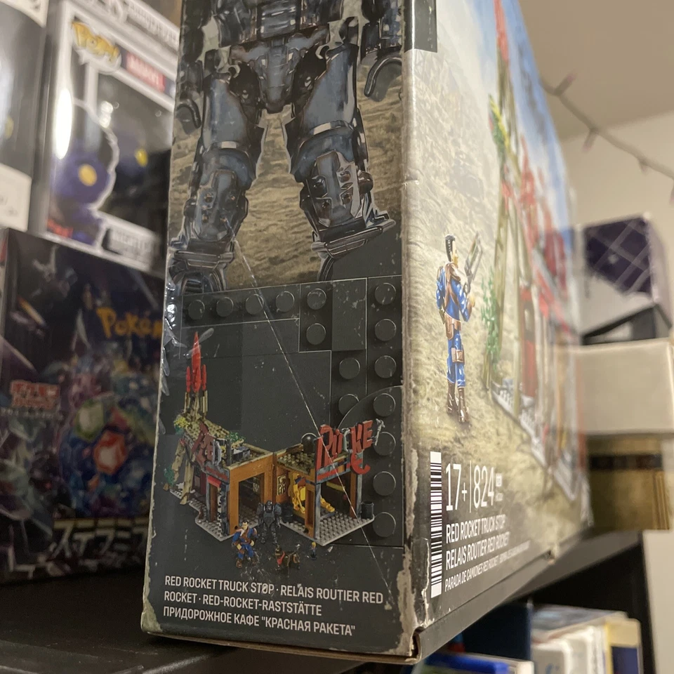 MEGA Fallout Red Rocket Truck Stop Set (824 pcs) SLIGHT *BOX DAMAGE* - Image 2 of 3