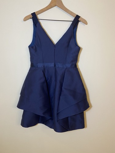 Halston Heritage Evening Collection V-neck navy Dramatic Flounce Dress Sz 2 NWT - Picture 7 of 9