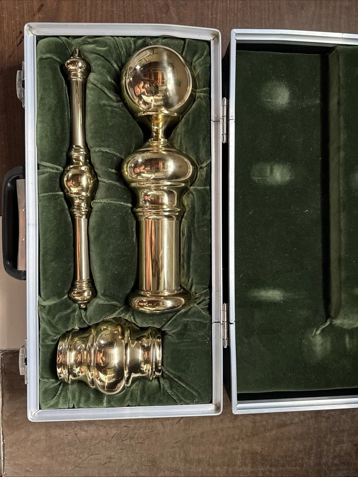 Juego y estuche de cama de latón antiguo de los años 50  Foto 4 de 4