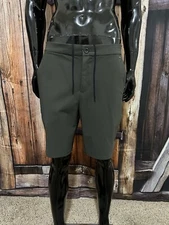 Men’s Vuori Dark Oregano Green “Fleet” Athletic Golf Shorts Size Medium Mint!