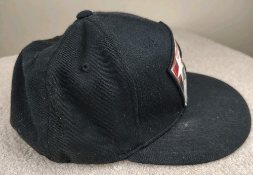 FAMOUS STARS AND STRIPES Flexfit Fitted Hat Size S-M Black Embroidered Logo - Picture 3 of 7