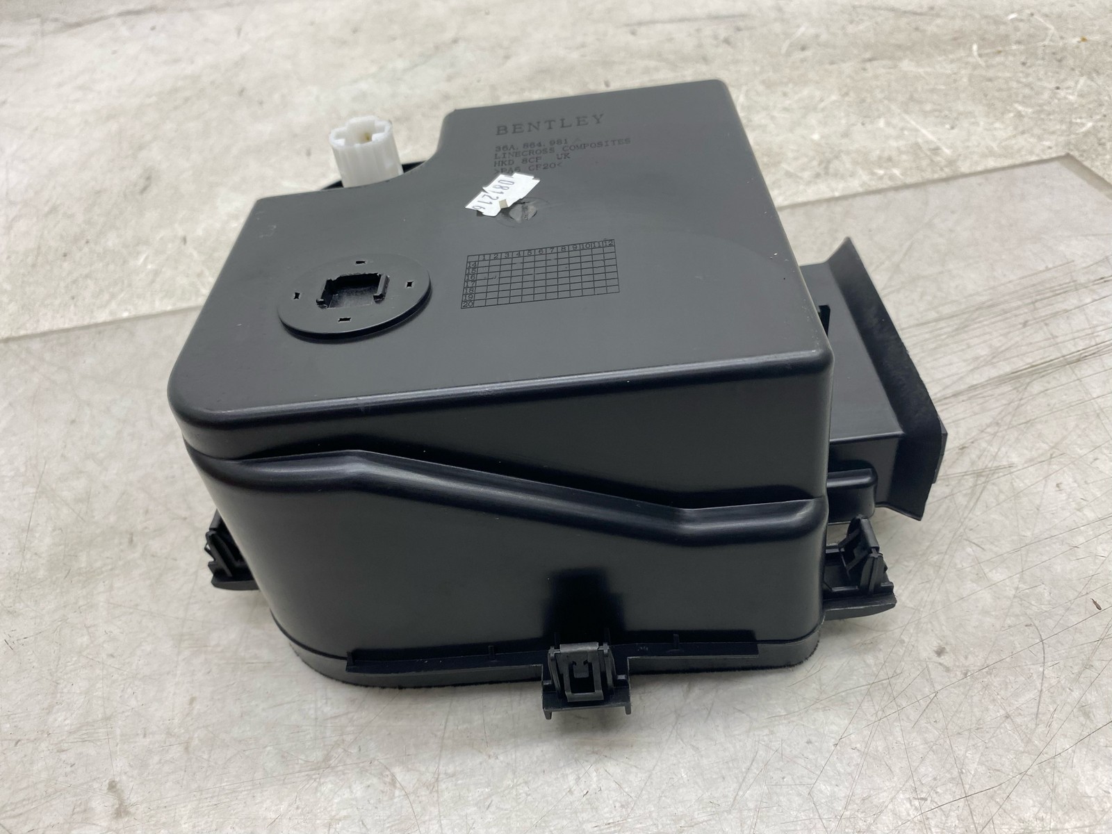 2015-2020 BENTLEY BENTAYGA OEM CENTER ARMEST STORAGE BIN W/ USB AUX 36A864981A