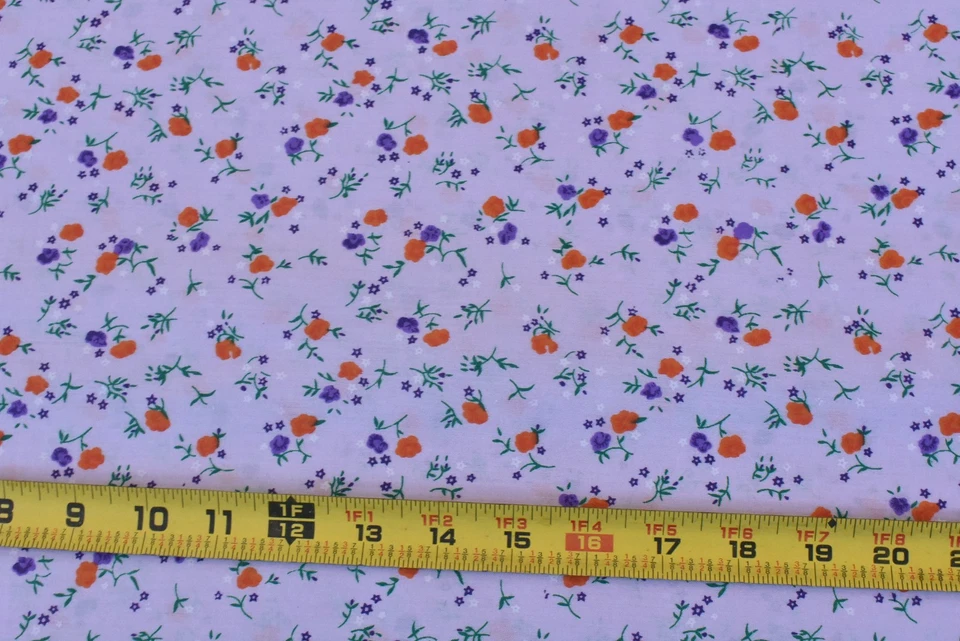 Por 1/2 yarda, naranja y púrpura floral sobre lavanda polialgodón, B1706 Foto 2 de 4