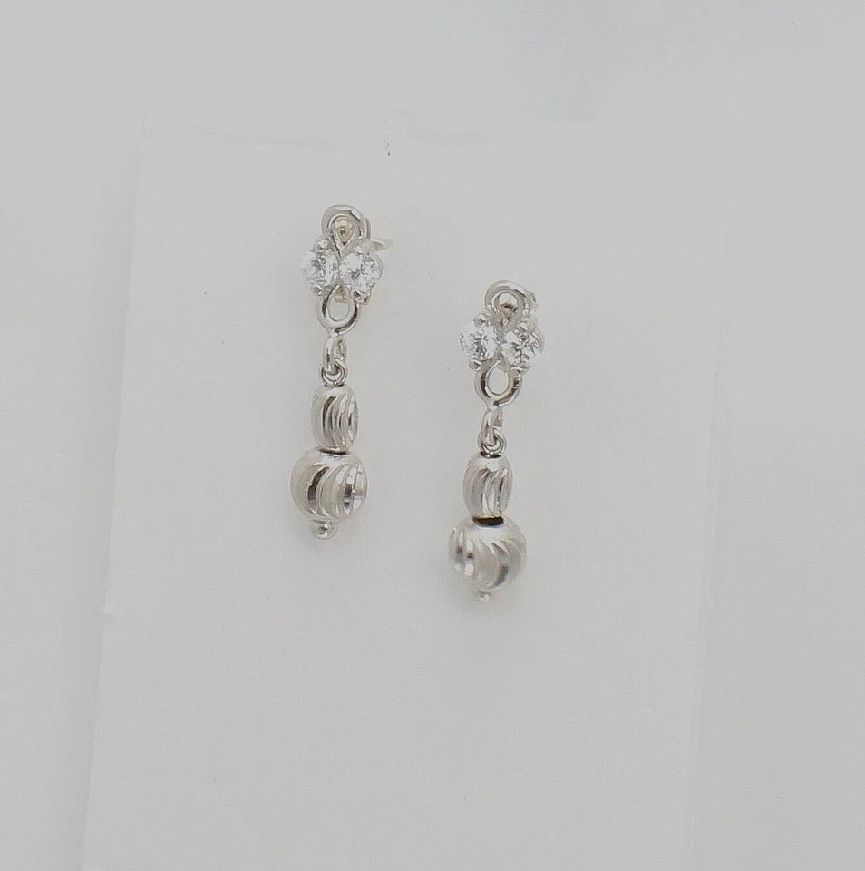 Pendientes perforados de bola con corte de diamante y gota de circonita cúbica con cuentas de oro blanco de 14 k para dama Foto 4 de 4