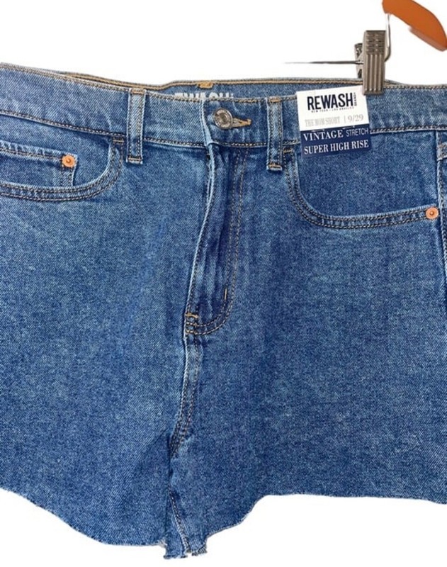 NWT Denim Junior New York Rewash Vintage Super High Rise Mom Short 9/29