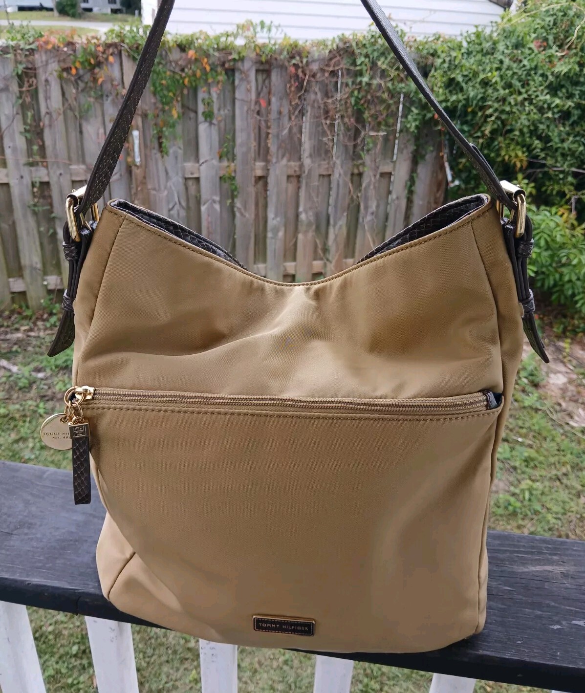 TOMMY HILFIGER Sateen Shoulder Bag Tan Brown Purse Boho Gold Details Clean